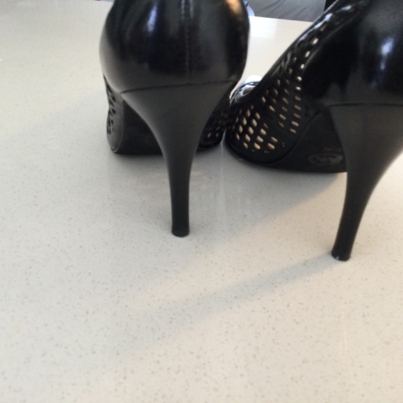 Near New Gorgeous Black Michael Kors High Heels - Picture 4 of 11